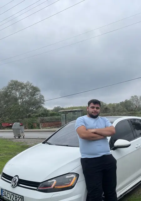 Batuhan из Стамбула, мне 18, познакомлюсь на одну ночь