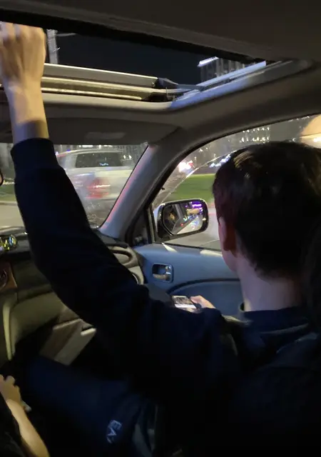 Я Бекнур, 18, из Астаны, ищу знакомства на одну ночь