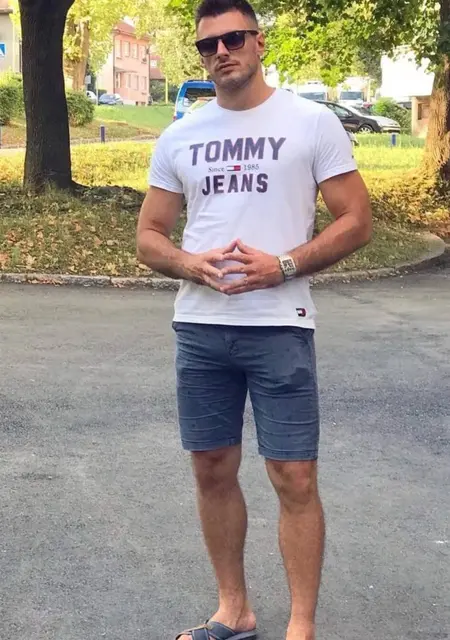 Я Игорь, 40, из Франкфурта-на-майне, ищу знакомства без обязательств