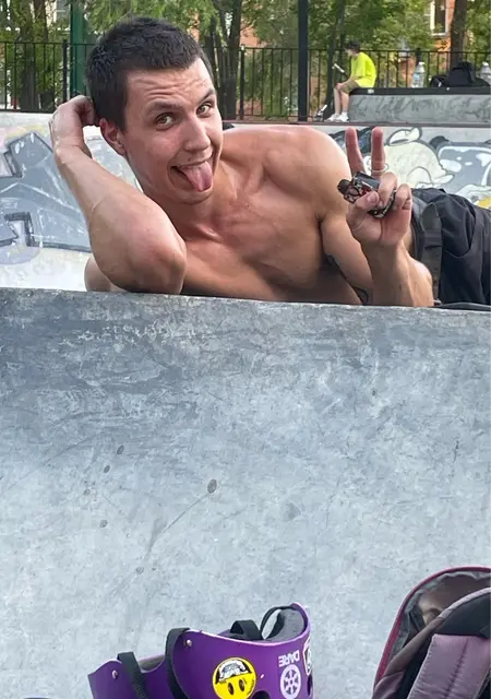 Я Андрей, 22, из Амстердама, ищу знакомства на одну ночь
