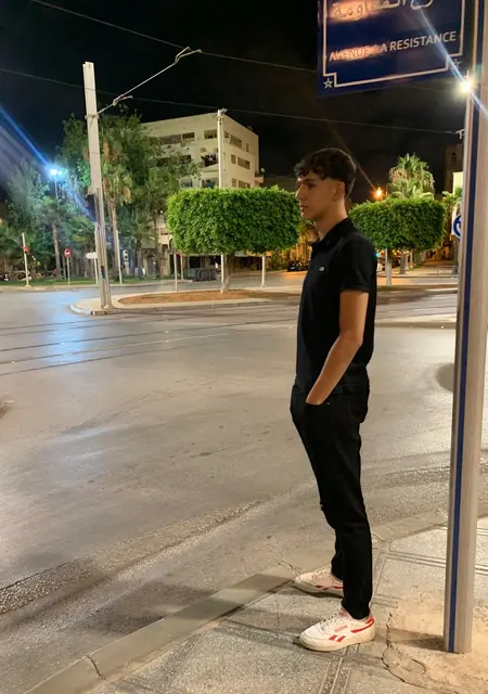 Myessinefkk de Barcelona, tengo 21 años, listo para conocer para lío de una noche