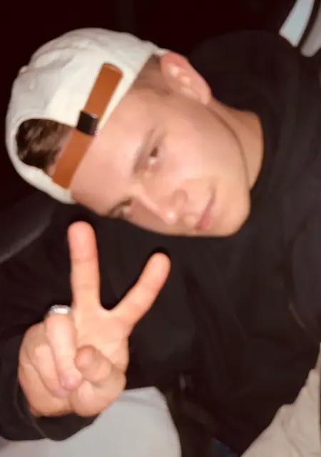 Denis из Анкары, мне 28, познакомлюсь на одну ночь