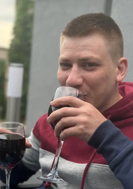 Я Артем, 31, из Тшебница, ищу знакомства на одну ночь