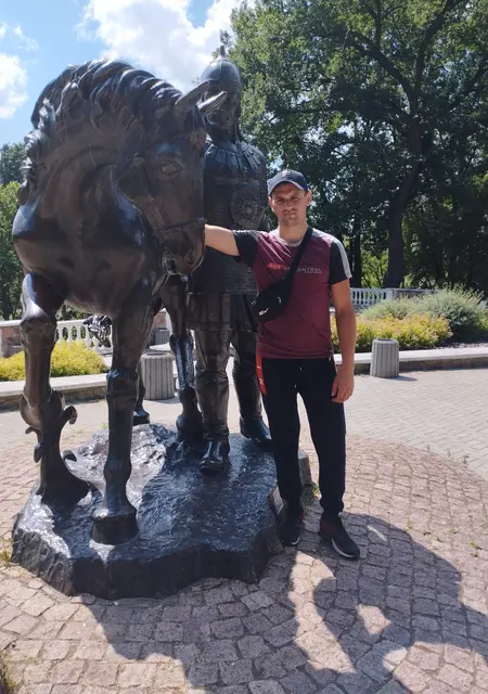 Я Петро, 28 років з Києва, шукаю знайомства на одну ніч