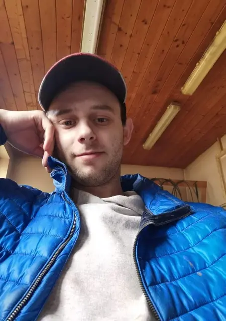 Dan из Градца Кралова, мне 29, познакомлюсь для постоянных отношений