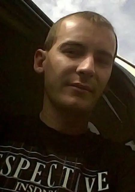 Артем из Парижа, ищу на сайте знакомства без обязательств