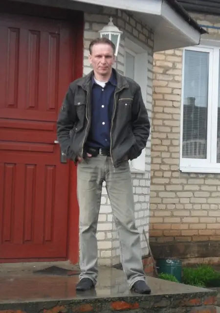 Олег из Хойников, мне 46, познакомлюсь без обязательств