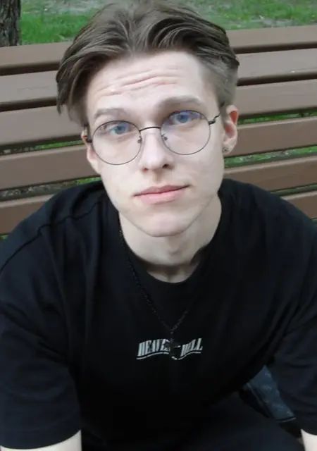 Егор из Харькова, мне 19, познакомлюсь на одну ночь