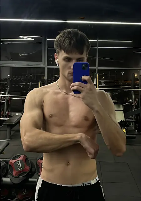 Maksim из Каира, мне 21, познакомлюсь для вирта