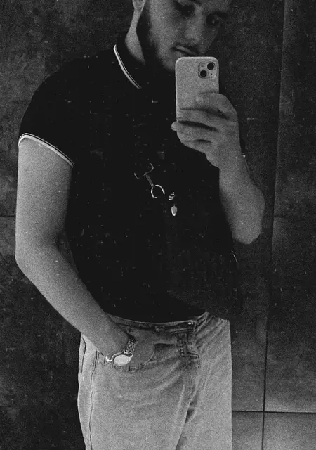 Я Макс, 23 років з Хмельницького, шукаю знайомства без зобов'язань