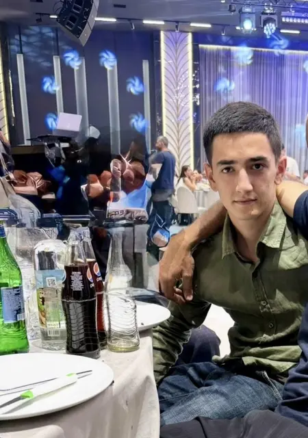 Artyom из Еревана, ищу на сайте знакомства без обязательств