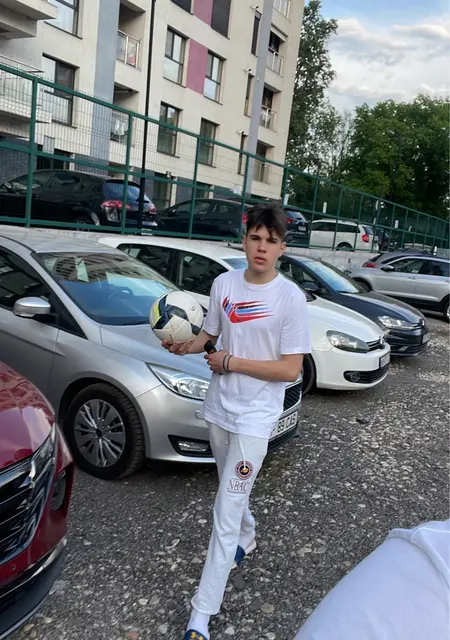 Я Andrew, 21, из Бухареста, ищу знакомство для общения