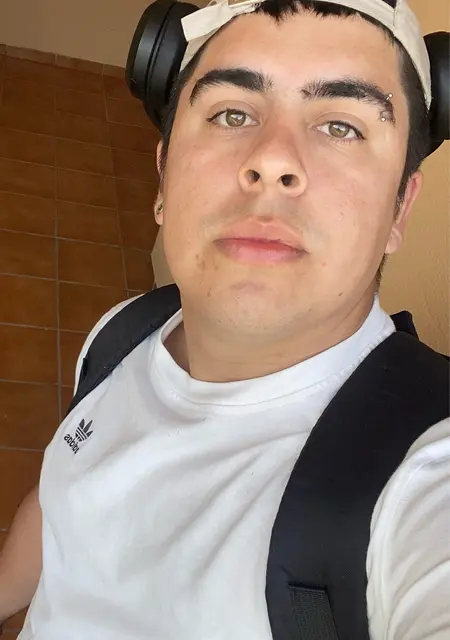 Jonathan Ariel de Madrid, tengo 23 años, listo para conocer para lío de una noche