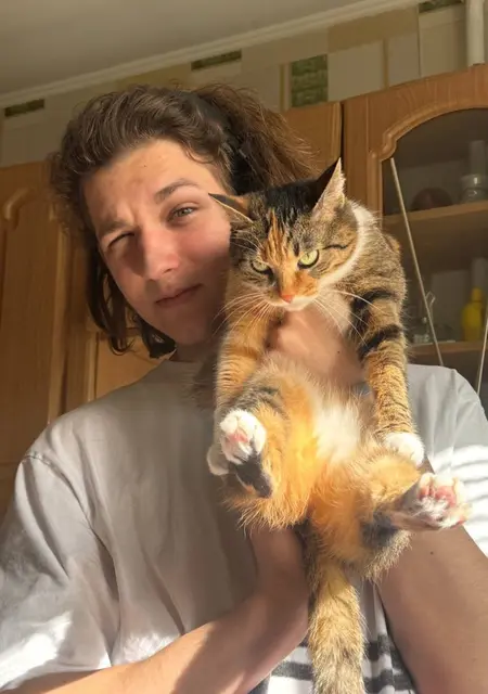 Володя из Тернополя, мне 19, познакомлюсь для приятного времяпровождения