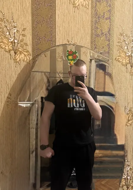 Я Макс, 20, из Луганска, ищу знакомство для общения