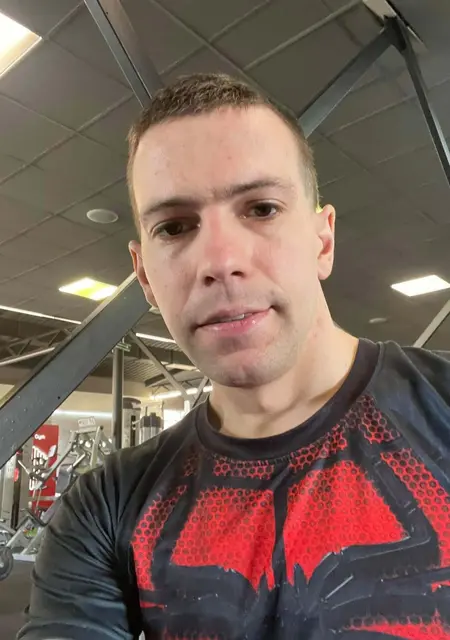 Денис з Сум, мені 33 років, познайомлюсь для приємного проведення часу