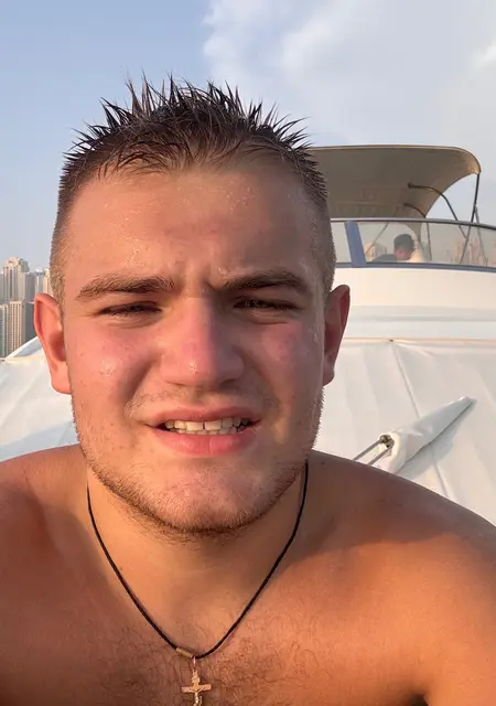 Иван из Амстердама, мне 20, познакомлюсь на одну ночь