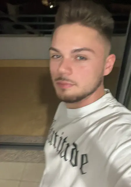 Francesco из Катания, мне 24, познакомлюсь для общения