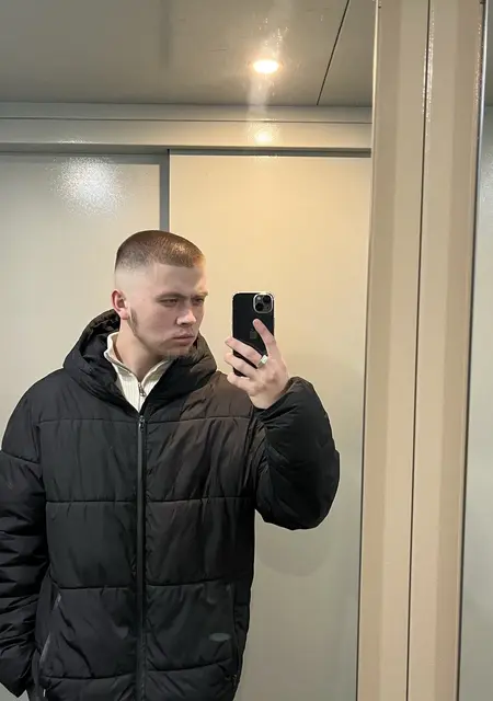 Я Ролан, 19, из Франкфурта-на-майне, ищу знакомства на одну ночь