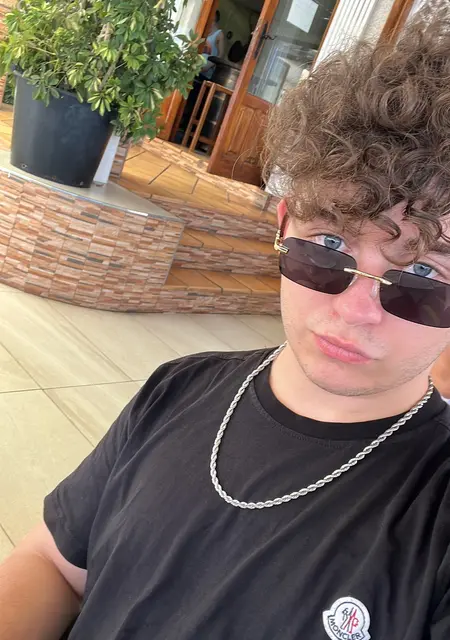 Я Jose Juan, 20, из Валенсии, ищу знакомство для приятного времяпровождения