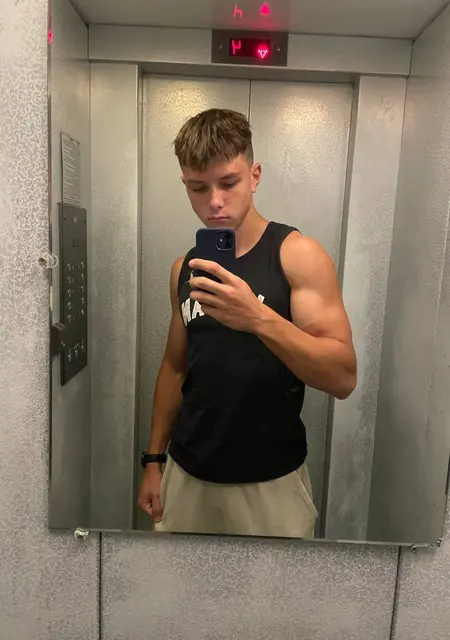 Николай з Кропивницького, мені 19 років, познайомлюсь для відкриті стосунки