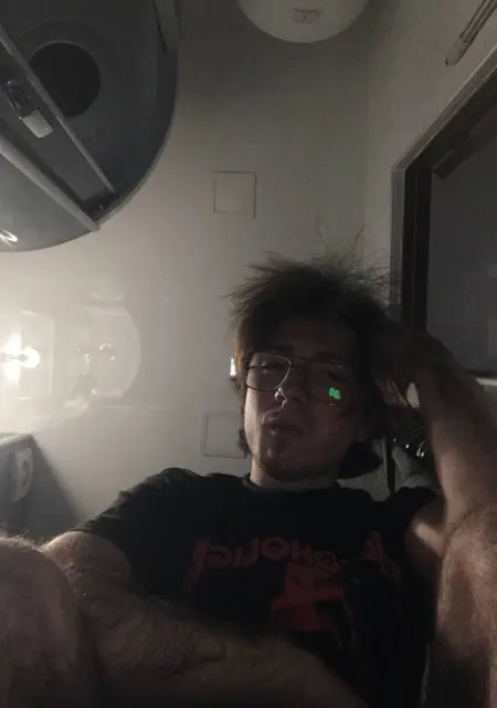 Я Дмитрий, 20 років з Донецька, шукаю знайомства без зобов'язань