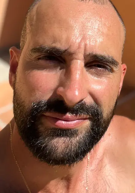 Soy Aristocles, 39 años de Valencia, busco conocer gente para lío de una noche