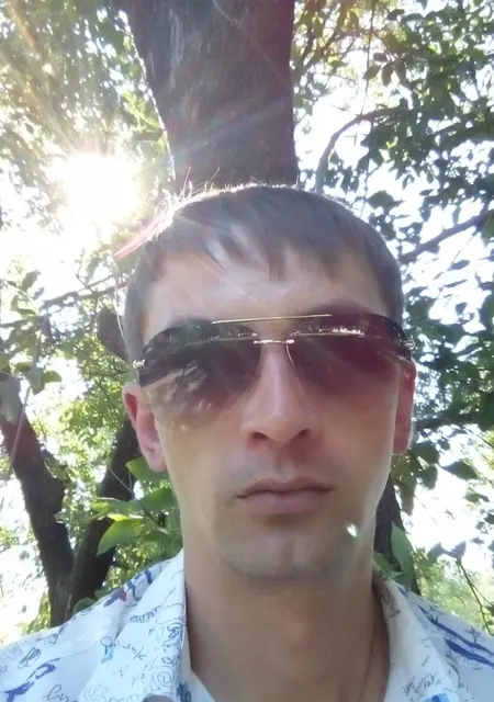 Сергей из Донецка, мне 40, познакомлюсь на одну ночь