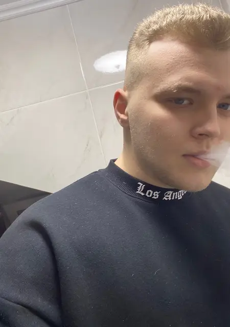 Я Денис, 20 років з Чернівців, шукаю знайомство для спілкування