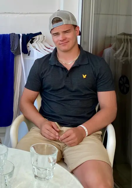 Я Victor, 20, из Стокгольма, ищу знакомство для постоянных отношений