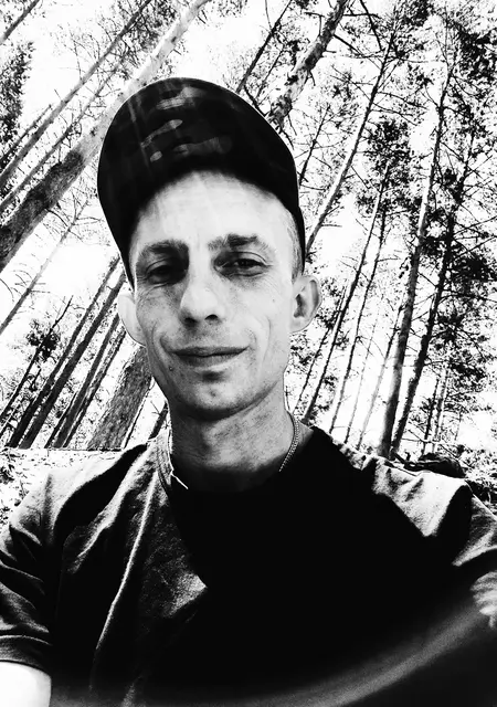 Костя з Луганська, мені 30 років, познайомлюсь для вірт