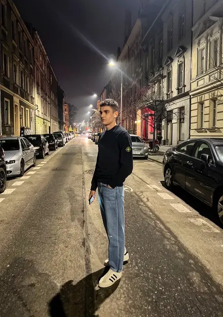 Я Назар, 19, из Монтенегра, ищу знакомство для постоянных отношений