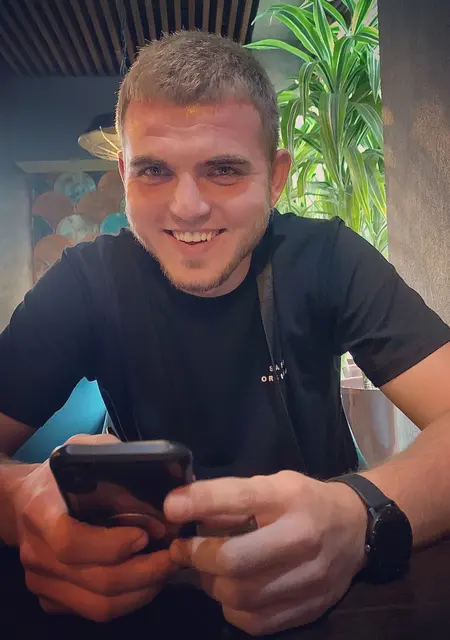 Я Ваня, 24, из Коломыи, ищу знакомство для приятного времяпровождения