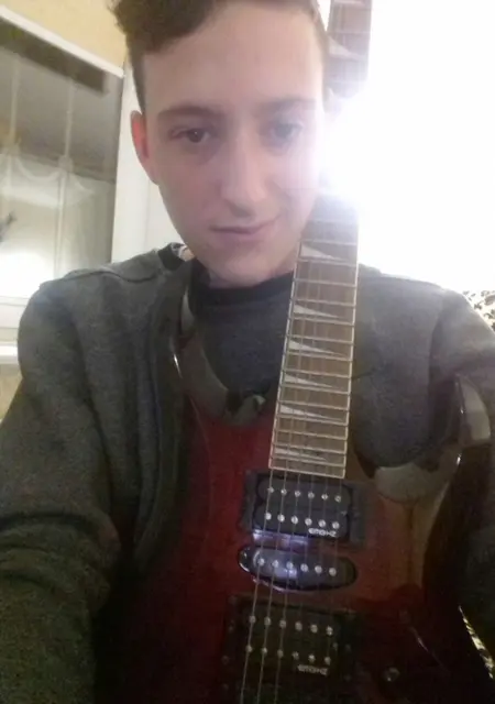 Я Руслан, 27 років з Умани, шукаю знайомства без зобов'язань