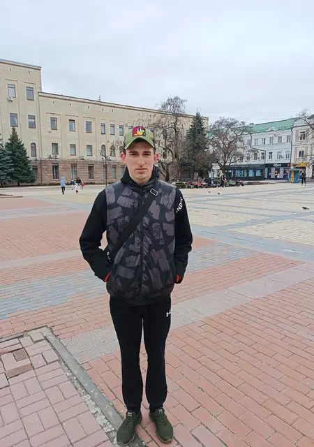 Я Vania, 21 років з Кропивницького, шукаю знайомства без зобов'язань