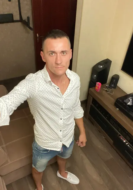 Я Oleksandr, 30 років з Одеси, шукаю знайомства без зобов'язань