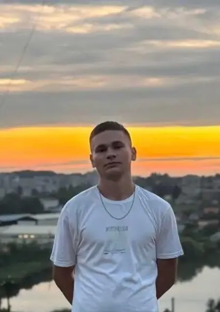 Я Олександр, 19, из Киева, ищу знакомство для постоянных отношений
