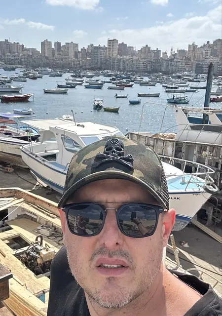 Daniel из Думъят, ищу на сайте знакомства без обязательств