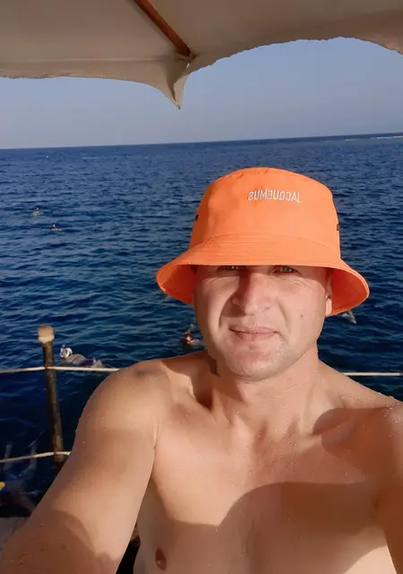 Я Олег, 40 років з Димера, шукаю знайомства без зобов'язань