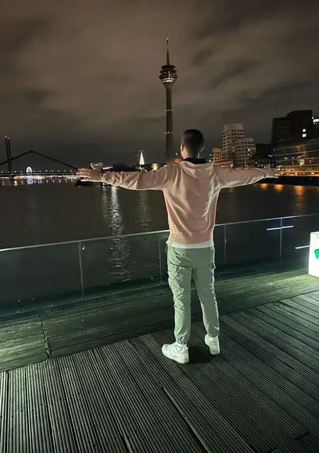 Niklas из Дюссельдорфа, мне 25, познакомлюсь для открытые отношения