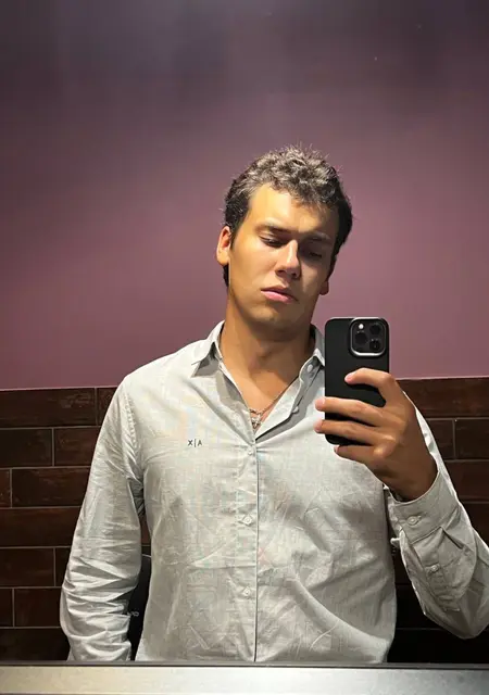 Я Игорь, 24, знакомлюсь на одну ночь в Франкфурте-на-майне