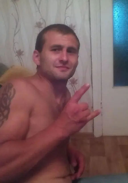 Я Артем, 36, из Сморгони, ищу знакомства без обязательств