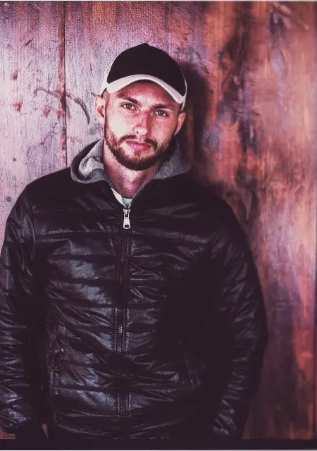 Я Артур, 49, знакомлюсь без обязательств в Харцызске