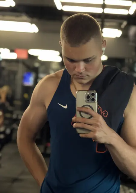 Я Рома, 22, из Ровно, ищу знакомство для дружбы