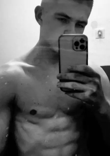 Я Ewgen, 22 років з Запоріжжя, шукаю знайомства на одну ніч