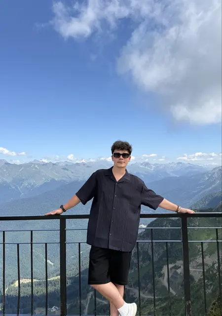 Я Давид, 20, из Амстердама, ищу знакомство для вирта