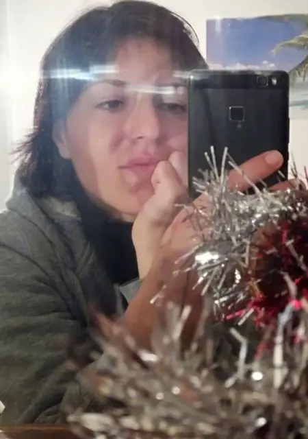 Soy Ivelina, 43 años de Madrid, busco conocer gente para chatear