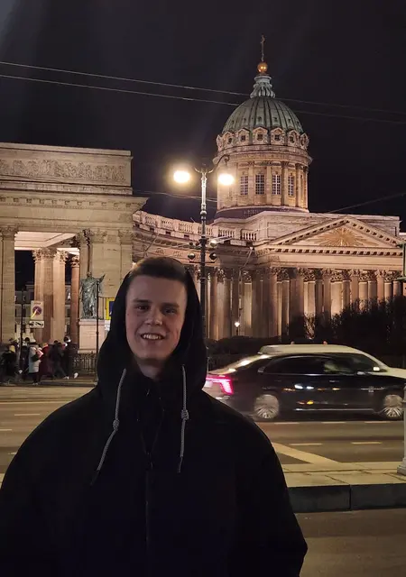 Я Denis, 21, из Каира, ищу знакомство для общения