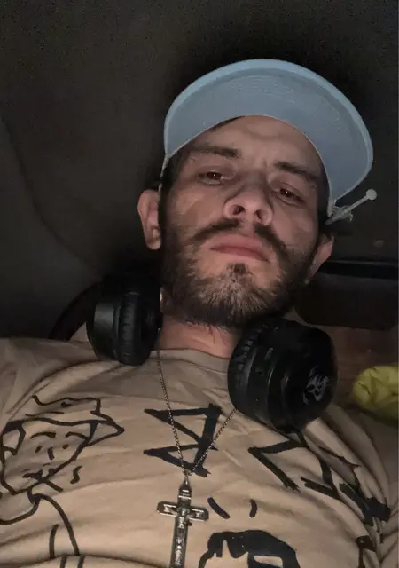 Omar из Гвадалахары, мне 32, познакомлюсь на одну ночь