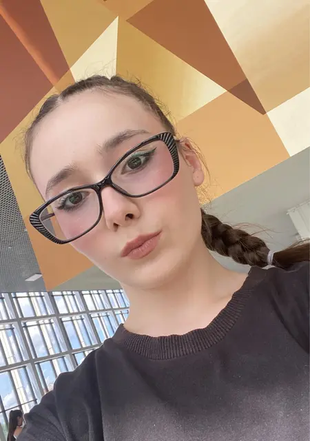 Я Эмилия, 18, из Павлодара, ищу знакомство для открытые отношения